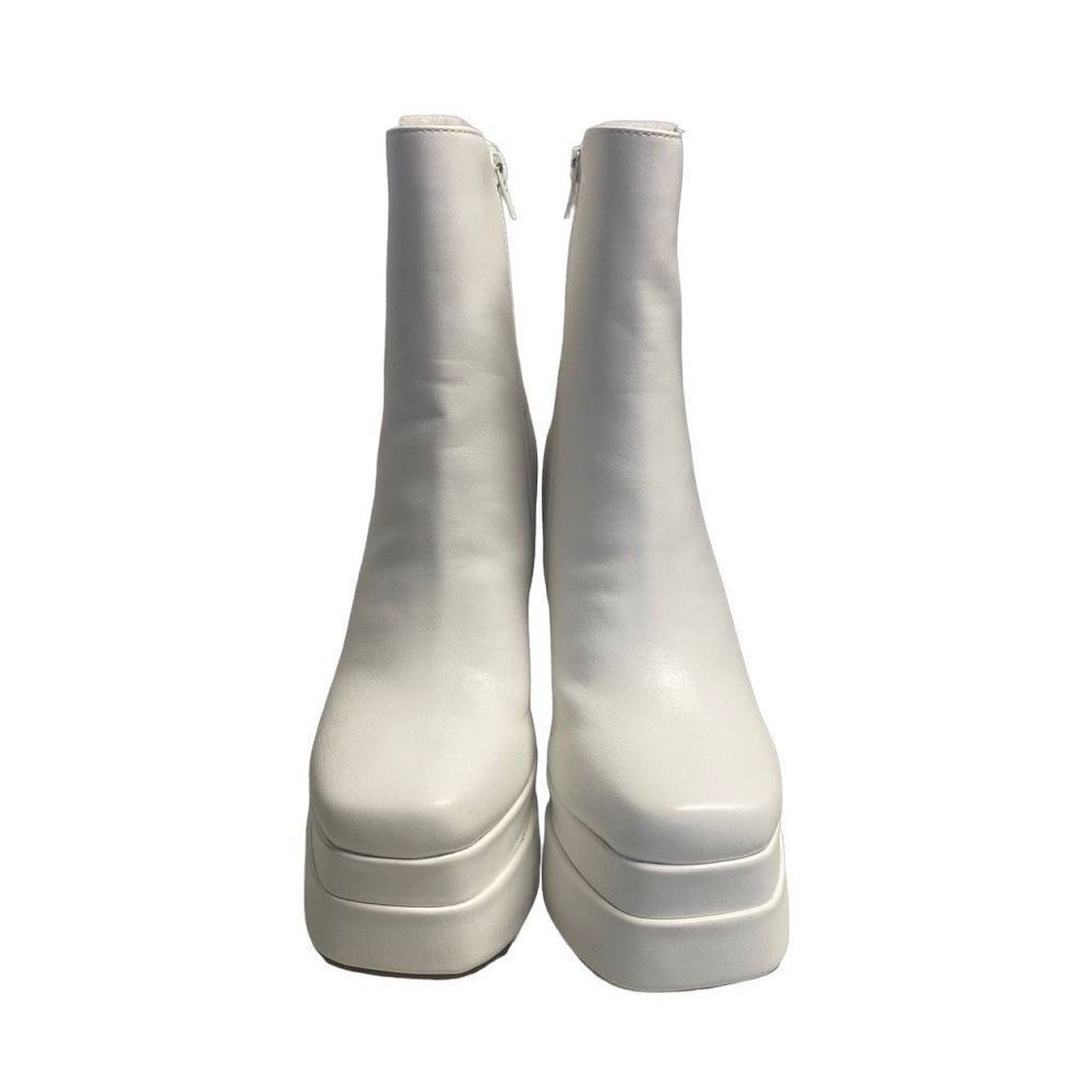 VETASTE Women’s White Platform Boots Chunky 5.5 Inch Heel Size 8 New With Defect